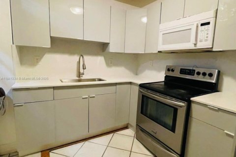Propiedad comercial en venta en Miami, Florida № 1830294 - foto 22