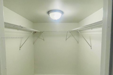 Propiedad comercial en venta en Miami, Florida № 1830294 - foto 23