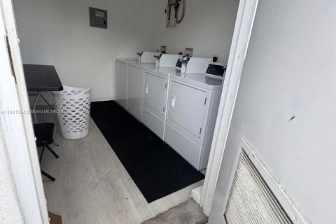 Propiedad comercial en venta en Miami, Florida № 1830294 - foto 26