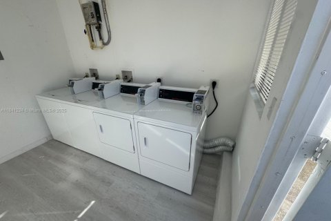 Propiedad comercial en venta en Miami, Florida № 1830294 - foto 27