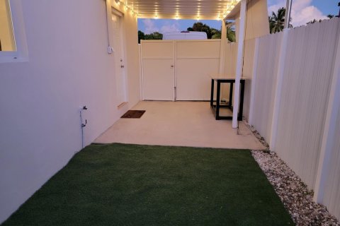 Apartment in Sunrise, Florida 1 bedroom, 112.41 sq.m. № 2250161 - photo 2