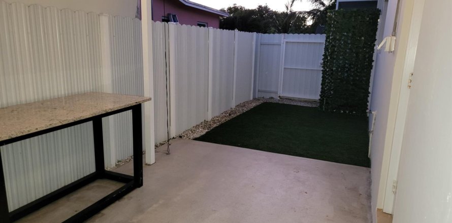 Apartment in Sunrise, Florida 1 bedroom, 112.41 sq.m. № 2250161