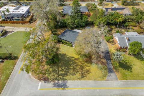 House in DeLand, Florida 4 bedrooms, 231.98 sq.m. № 2099279 - photo 12