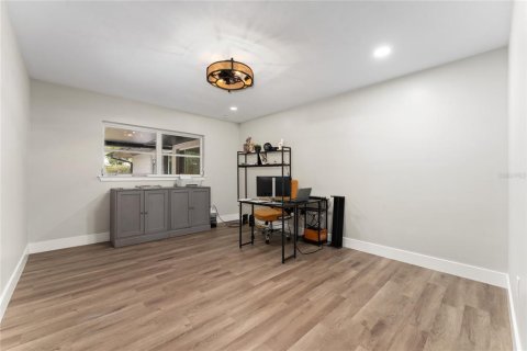 House in DeLand, Florida 4 bedrooms, 231.98 sq.m. № 2099279 - photo 28