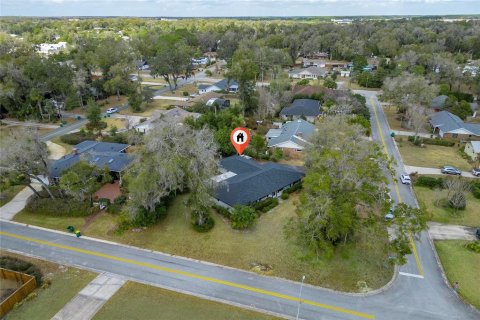 House in DeLand, Florida 4 bedrooms, 231.98 sq.m. № 2099279 - photo 11