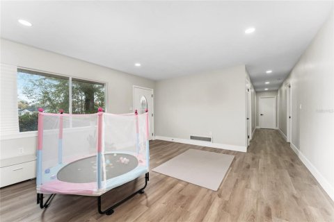 House in DeLand, Florida 4 bedrooms, 231.98 sq.m. № 2099279 - photo 25