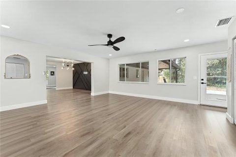 House in DeLand, Florida 4 bedrooms, 231.98 sq.m. № 2099279 - photo 17