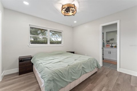 House in DeLand, Florida 4 bedrooms, 231.98 sq.m. № 2099279 - photo 30
