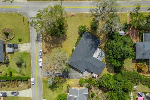 House in DeLand, Florida 4 bedrooms, 231.98 sq.m. № 2099279 - photo 16