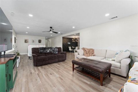 House in DeLand, Florida 4 bedrooms, 231.98 sq.m. № 2099279 - photo 27