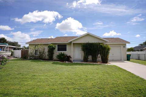 House in Port Charlotte, Florida 2 bedrooms, 93.65 sq.m. № 2099903