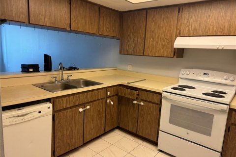 Condominio en alquiler en New Port Richey, Florida, 2 dormitorios, 93.65 m2 № 1800495 - foto 11