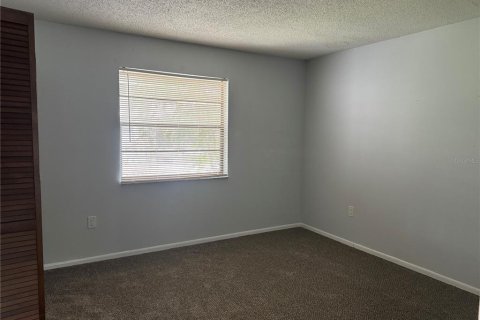 Condo in New Port Richey, Florida, 2 bedrooms  № 1800495 - photo 13