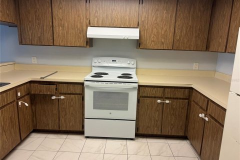 Condominio en alquiler en New Port Richey, Florida, 2 dormitorios, 93.65 m2 № 1800495 - foto 8