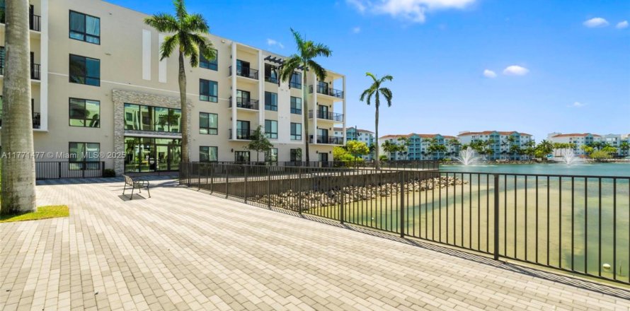 Condominio en Doral, Florida, 3 dormitorios  № 1691783