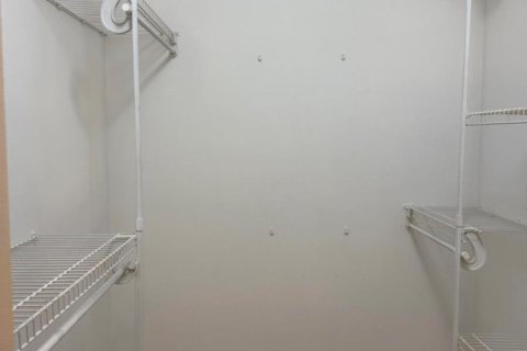 Снять в аренду квартиру в Корал-Спрингс, Флорида 5 комнат, 112.6м2, № 2325524 - фото 13