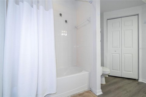 Townhouse in Kissimmee, Florida 3 bedrooms, 120.77 sq.m. № 2403355 - photo 18