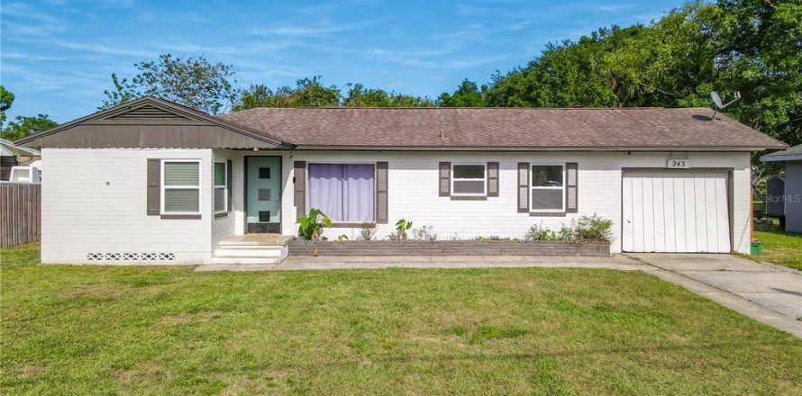House in DeLand, Florida 3 bedrooms, 144.56 sq.m. № 1621031