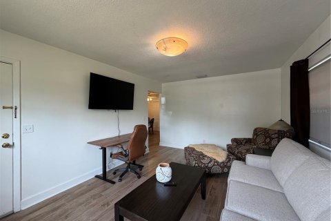 Villa ou maison à louer à Tampa, Floride: 3 chambres, 107.3 m2 № 2105366 - photo 6