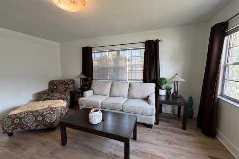 Villa ou maison à louer à Tampa, Floride: 3 chambres, 107.3 m2 № 2105366 - photo 4