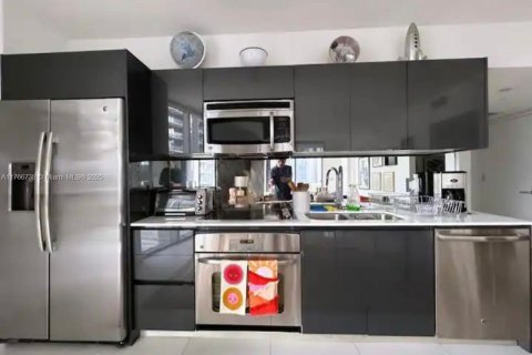 Купить кондоминиум в Майами, Флорида 2 спальни, 103.68м2, № 1957941 - фото 3