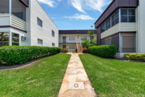 Снять в аренду кондоминиум в Делрей-Бич, Флорида 2 спальни, 84.26м2, № 1991978 - фото 19