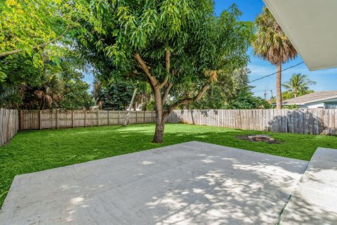Villa ou maison à vendre à Lantana, Floride: 2 chambres, 102.94 m2 № 2421351 - photo 27