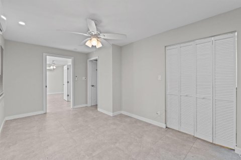 Villa ou maison à vendre à Lantana, Floride: 2 chambres, 102.94 m2 № 2421351 - photo 15