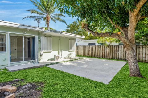 Villa ou maison à vendre à Lantana, Floride: 2 chambres, 102.94 m2 № 2421351 - photo 24