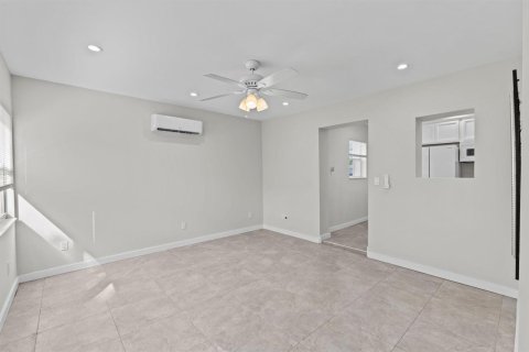 Villa ou maison à vendre à Lantana, Floride: 2 chambres, 102.94 m2 № 2421351 - photo 9