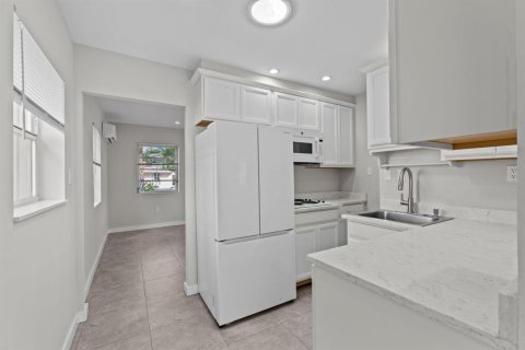 Villa ou maison à vendre à Lantana, Floride: 2 chambres, 102.94 m2 № 2421351 - photo 11