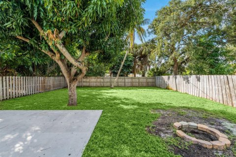 Villa ou maison à vendre à Lantana, Floride: 2 chambres, 102.94 m2 № 2421351 - photo 28