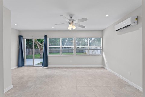 Villa ou maison à vendre à Lantana, Floride: 2 chambres, 102.94 m2 № 2421351 - photo 8