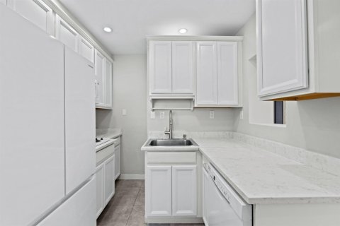 Villa ou maison à vendre à Lantana, Floride: 2 chambres, 102.94 m2 № 2421351 - photo 13