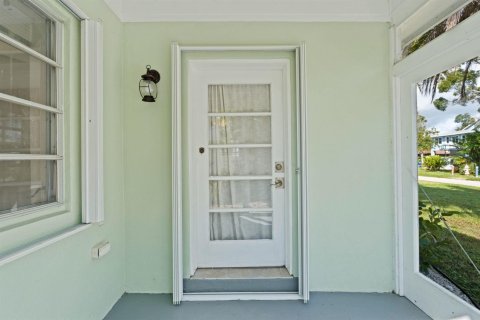 Villa ou maison à vendre à Lantana, Floride: 2 chambres, 102.94 m2 № 2421351 - photo 3