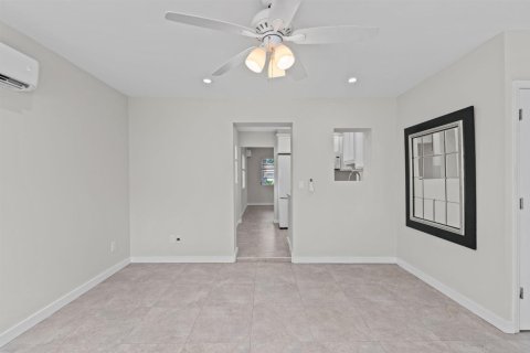 Villa ou maison à vendre à Lantana, Floride: 2 chambres, 102.94 m2 № 2421351 - photo 10
