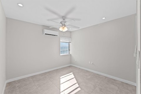 Villa ou maison à vendre à Lantana, Floride: 2 chambres, 102.94 m2 № 2421351 - photo 16