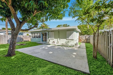 Villa ou maison à vendre à Lantana, Floride: 2 chambres, 102.94 m2 № 2421351 - photo 25