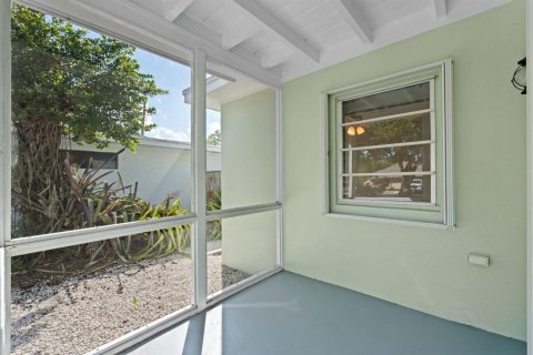 Villa ou maison à vendre à Lantana, Floride: 2 chambres, 102.94 m2 № 2421351 - photo 2