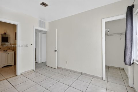 Casa en venta en North Miami Beach, Florida, 4 dormitorios, 118.54 m2 № 1927065 - foto 23