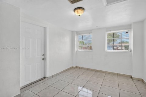 Casa en venta en North Miami Beach, Florida, 4 dormitorios, 118.54 m2 № 1927065 - foto 27