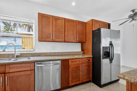 Casa en venta en North Miami Beach, Florida, 4 dormitorios, 118.54 m2 № 1927065 - foto 12