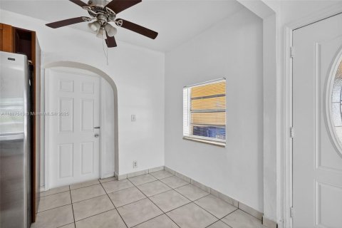 Casa en venta en North Miami Beach, Florida, 4 dormitorios, 118.54 m2 № 1927065 - foto 10