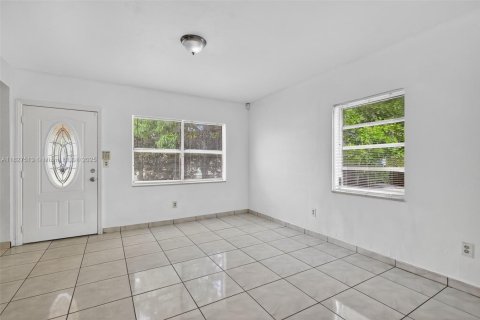 Casa en venta en North Miami Beach, Florida, 4 dormitorios, 118.54 m2 № 1927065 - foto 9