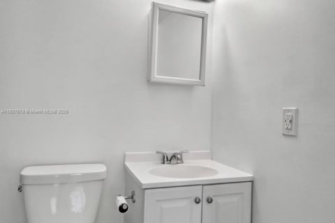 Casa en venta en North Miami Beach, Florida, 4 dormitorios, 118.54 m2 № 1927065 - foto 29