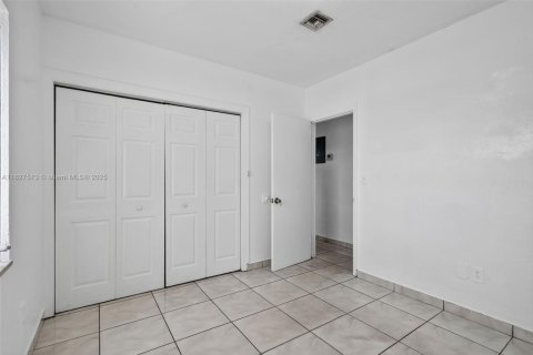 Casa en venta en North Miami Beach, Florida, 4 dormitorios, 118.54 m2 № 1927065 - foto 18