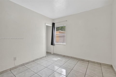 Casa en venta en North Miami Beach, Florida, 4 dormitorios, 118.54 m2 № 1927065 - foto 22
