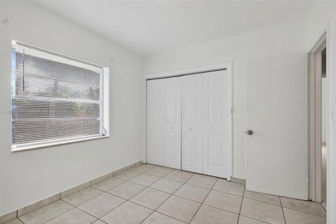 Casa en venta en North Miami Beach, Florida, 4 dormitorios, 118.54 m2 № 1927065 - foto 17