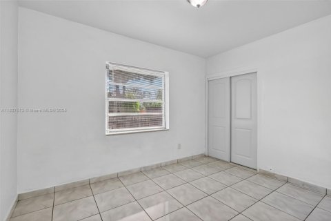 Casa en venta en North Miami Beach, Florida, 4 dormitorios, 118.54 m2 № 1927065 - foto 19