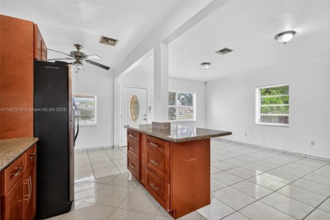 Casa en venta en North Miami Beach, Florida, 4 dormitorios, 118.54 m2 № 1927065 - foto 15